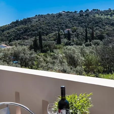 Alexandros Apartment *