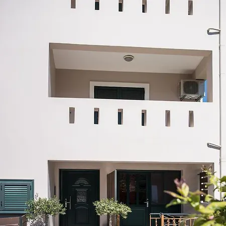 Apartment Alexandros *