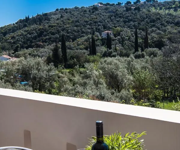 Alexandros Apartment *